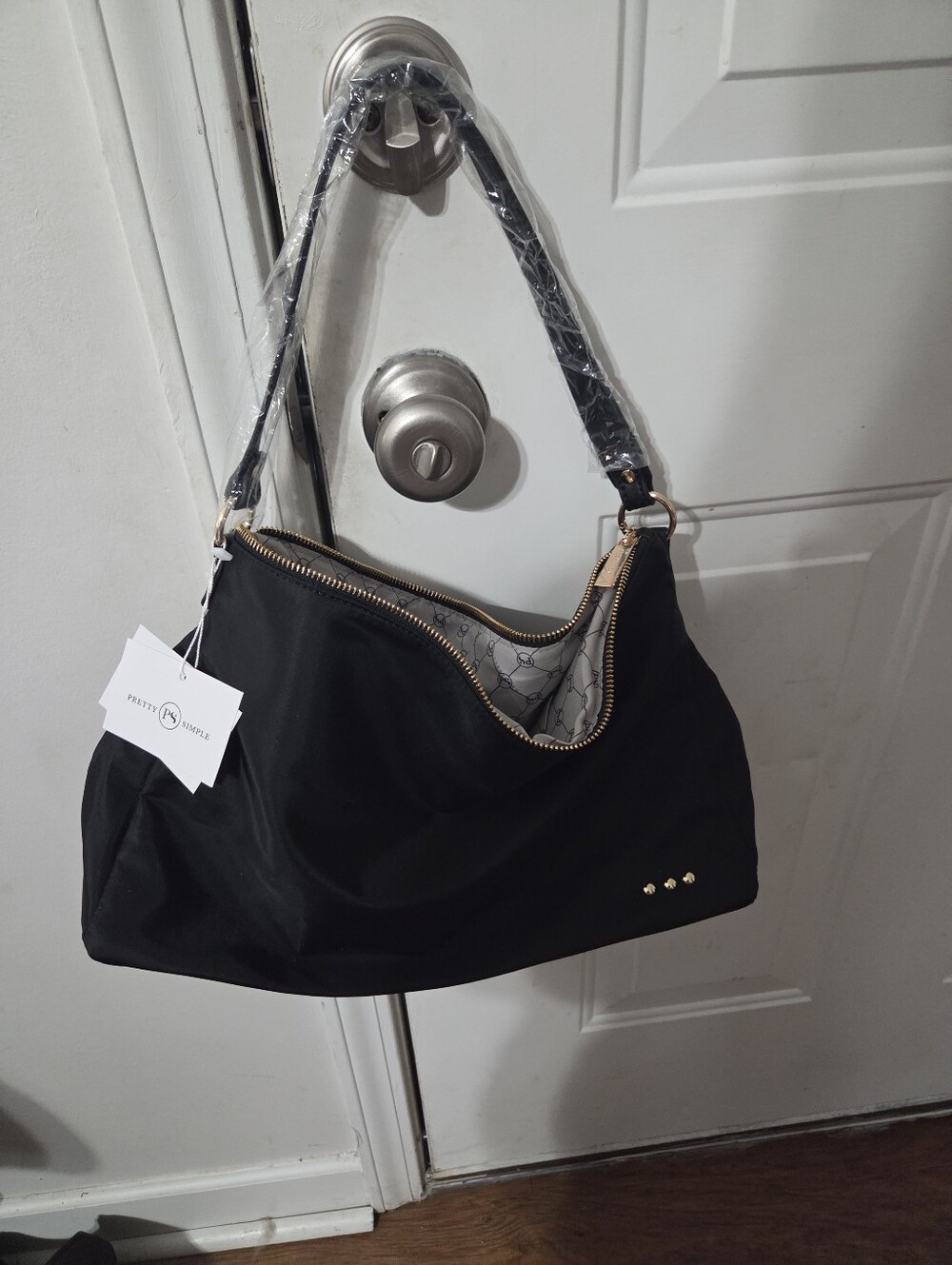 Pretty Simple Handbag - Picture 2 of 2